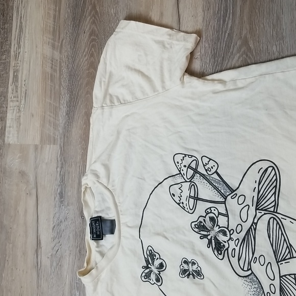 Women's small cottage core tee crop mushroom butterfly - Picture 2 of 4